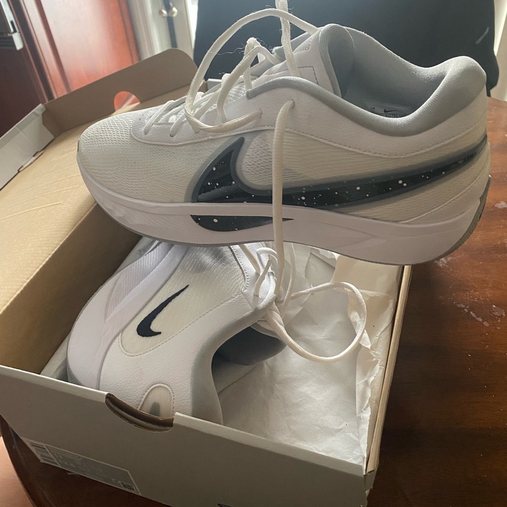 Nike Giannis Freak 6